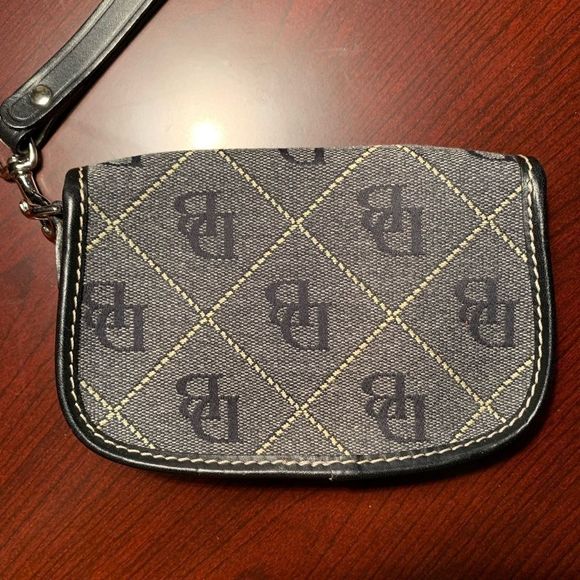 NWOT Autentic Dooney & Bourke Wristlet Max Quilt Collection Style QW20-A1 BLK/Gr - Picture 6 of 6